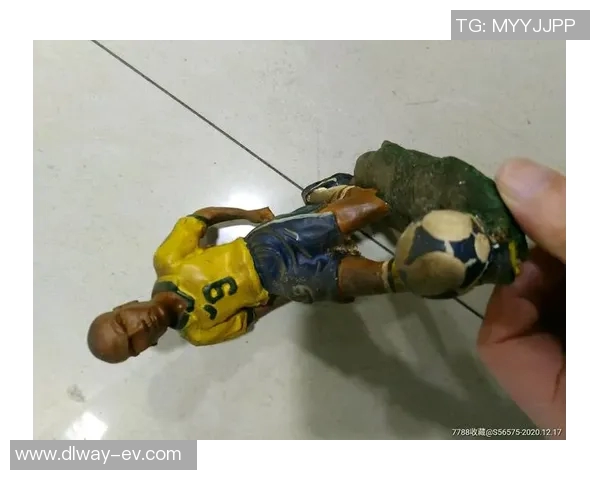 足球明星挂件摆件图片展示与收藏指南,尽显球星魅力与个性风采 足球明星挂件摆件图片展示与收藏指南,尽显球星魅力与个性风采